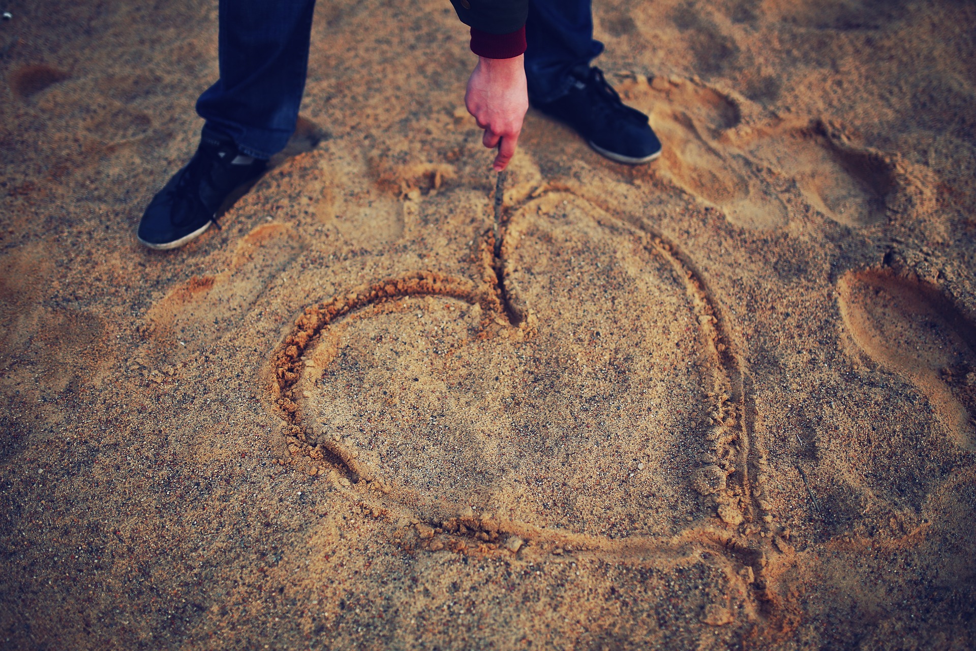 Herz im Sand. Jahreslosung, Alles, was ihr tut, geschehe in der Liebe.
